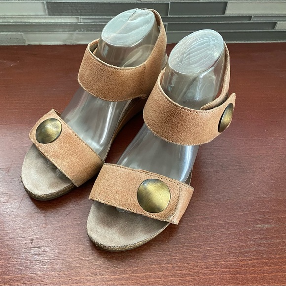 Taos womens wedge heel adjustable straps sandals size 39 or US size 8.5 - Picture 1 of 8